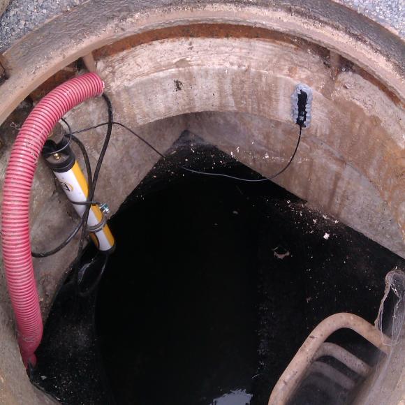 Montage datalogger in rioolschacht