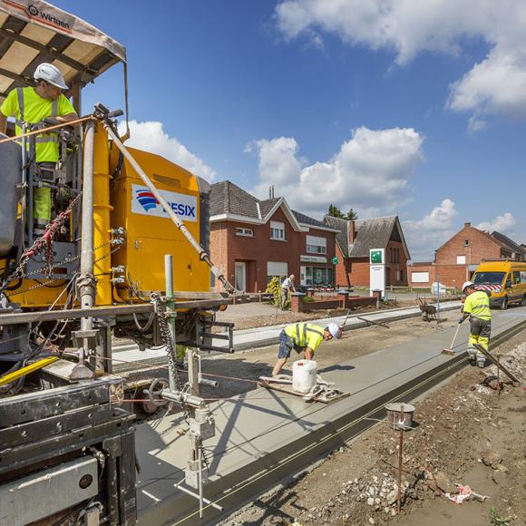 aanleg boordstenen in beton