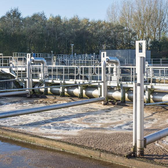 extra zuurstof wordt toegevoegd in het beluchtingsbekken