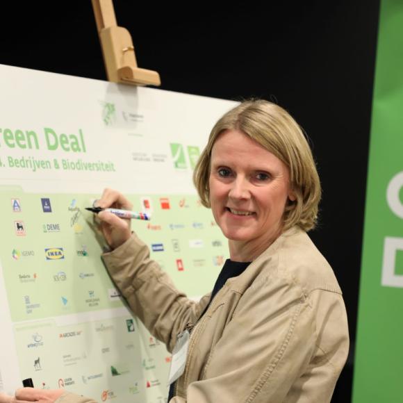 Sabine Schellens ondertekent de Green Deal