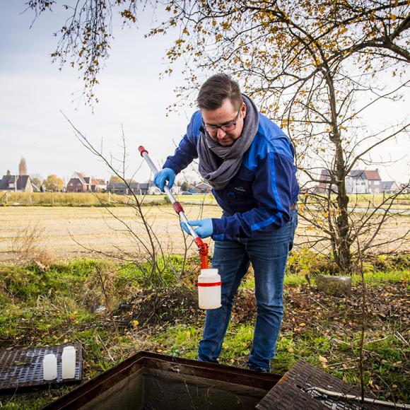 een staalname van het gezuiverde water