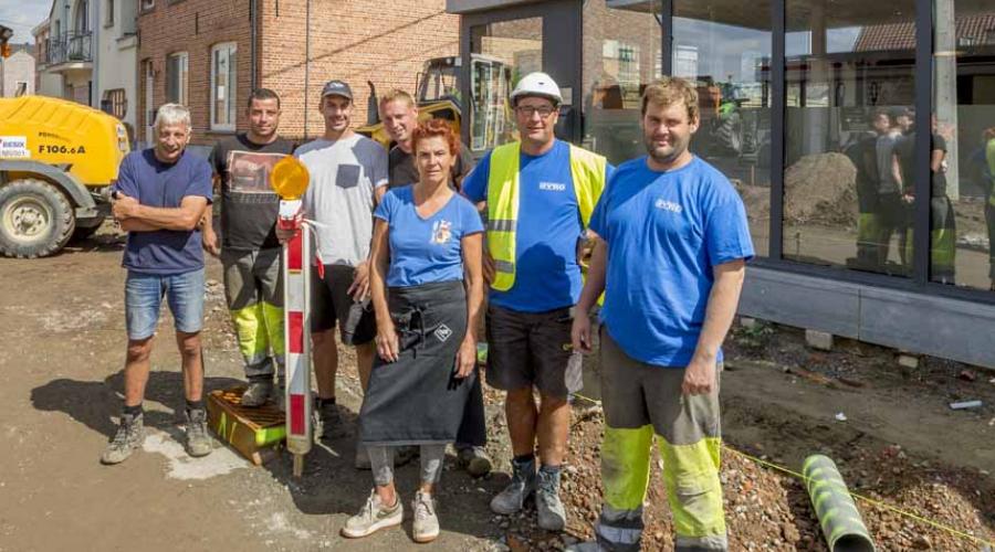 Handelaar met werken in de buurt