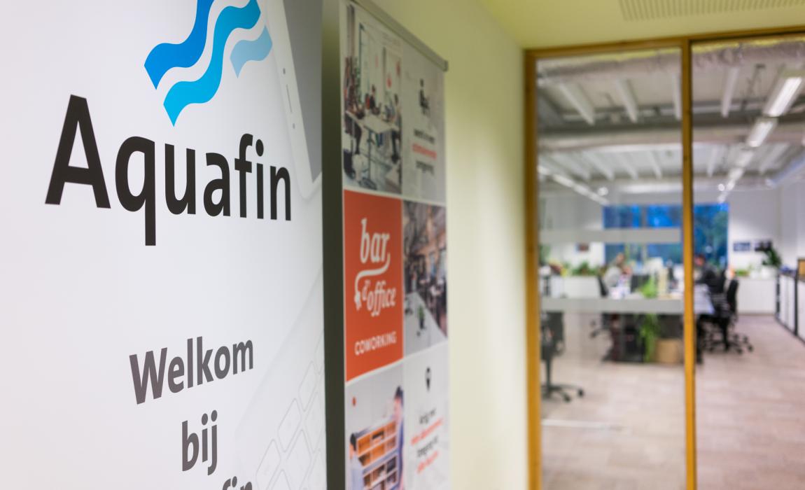 Banners Aquafin en Bar d'Office